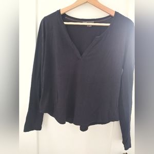 Vince Navy Blue V-Neck Long Sleeve Top – Size S